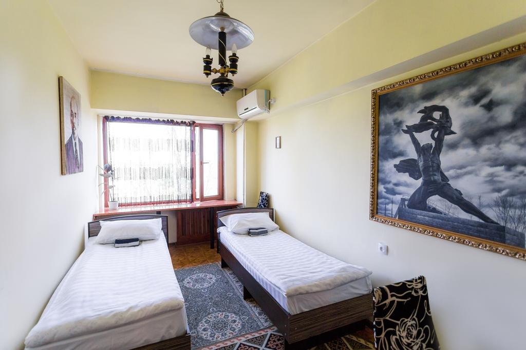 Ussr Hostel Biskek Kültér fotó