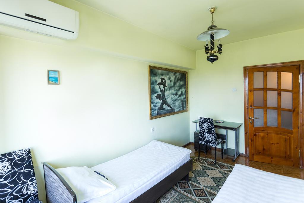 Ussr Hostel Biskek Szoba fotó